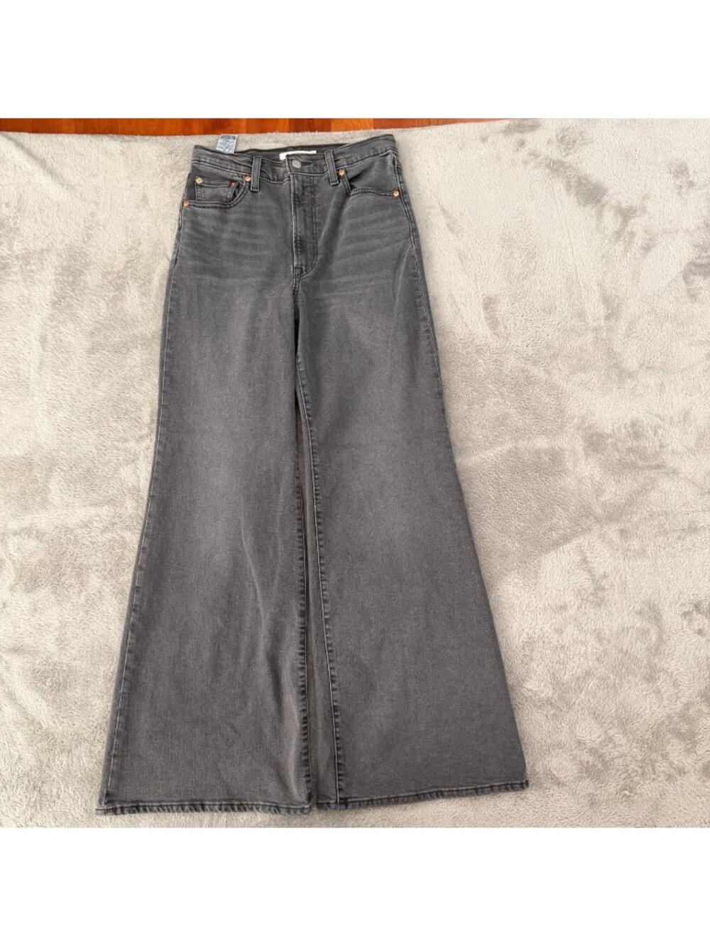 Levi's Ribcage Bell Jeans Bell Bottoms Flare Women's size 29 Gray High Rise